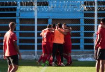 Combo Rojo: ganó el clásico de visitante y picó en punta