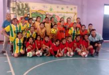 Las Pitufas hacen temblar el piso de Bajada de Agrio con su fútbol