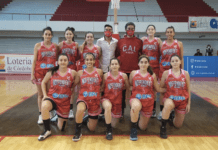 Rojas de pie en la última función del Federal