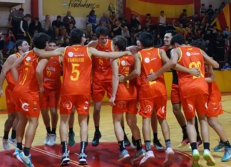 Centro Español destrozó a Petro y está arriba en el Federal