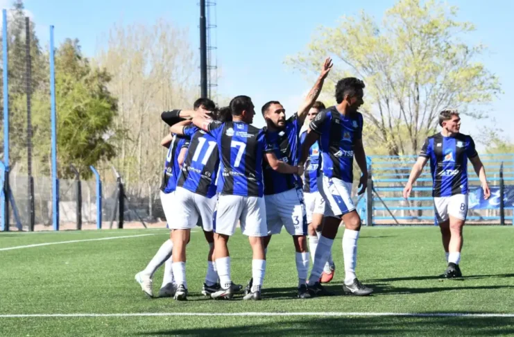 Deportivo Rincón goleó a Santamarina y clasificó a los playoffs